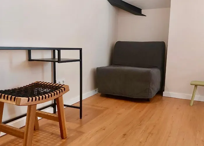 HOLY COW - &SuitesHostel