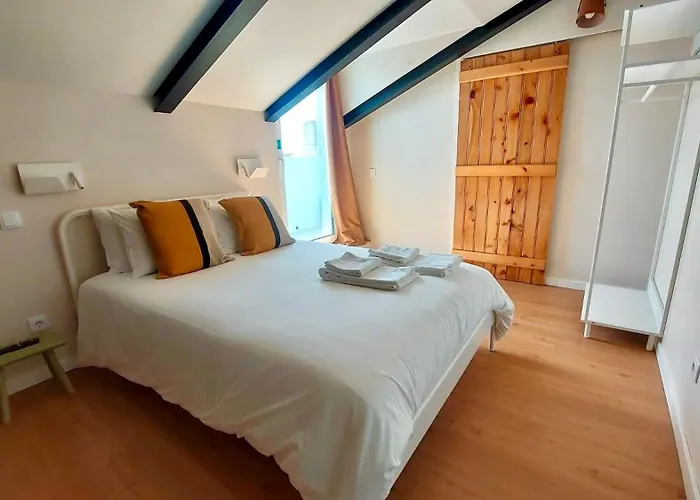 HOLY COW - &SuitesHostel